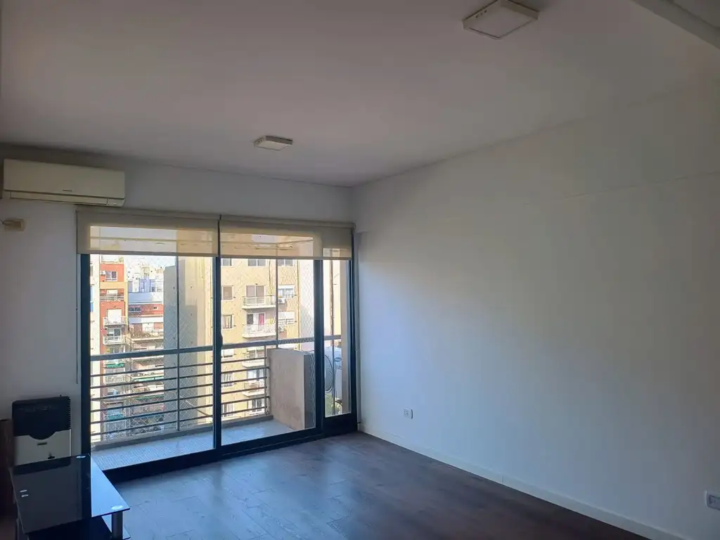 Piso 9 con balcón y cochera