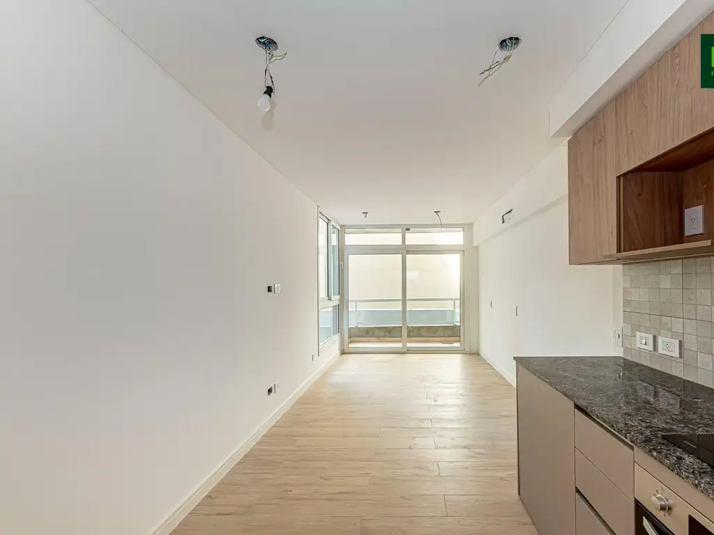 Monoambiente con balcón y DVH