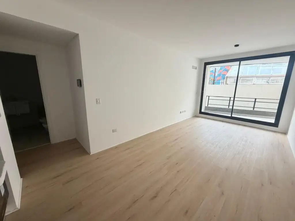 Studio with balcony and bathtub
