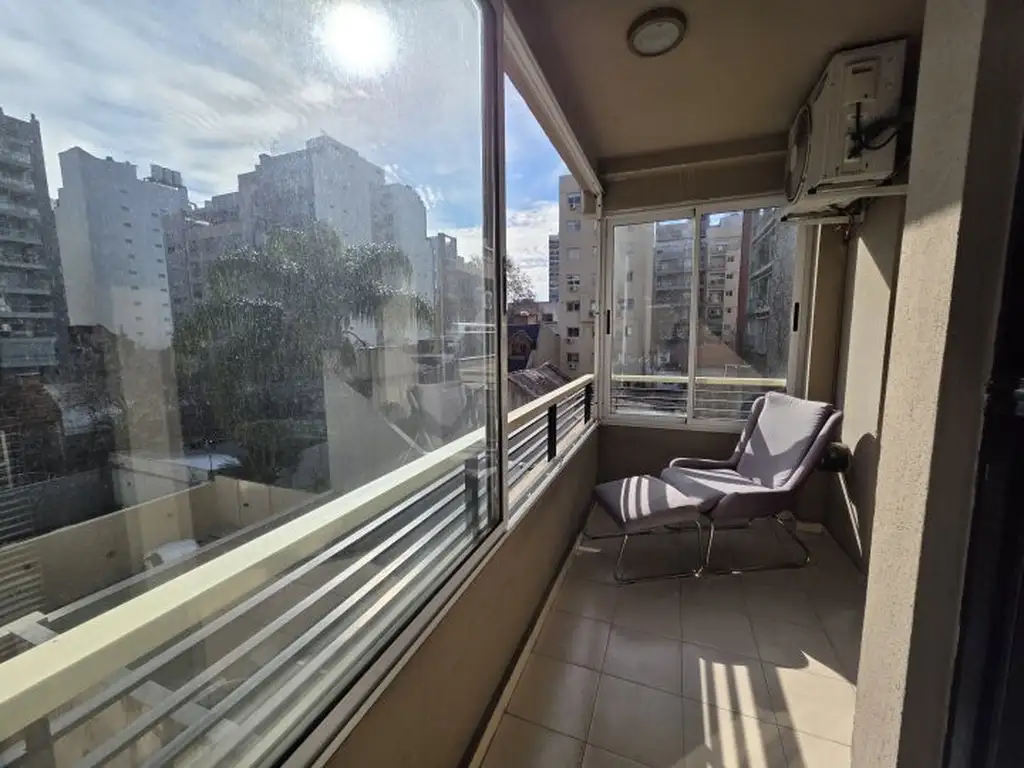 2 ambientes con balcón