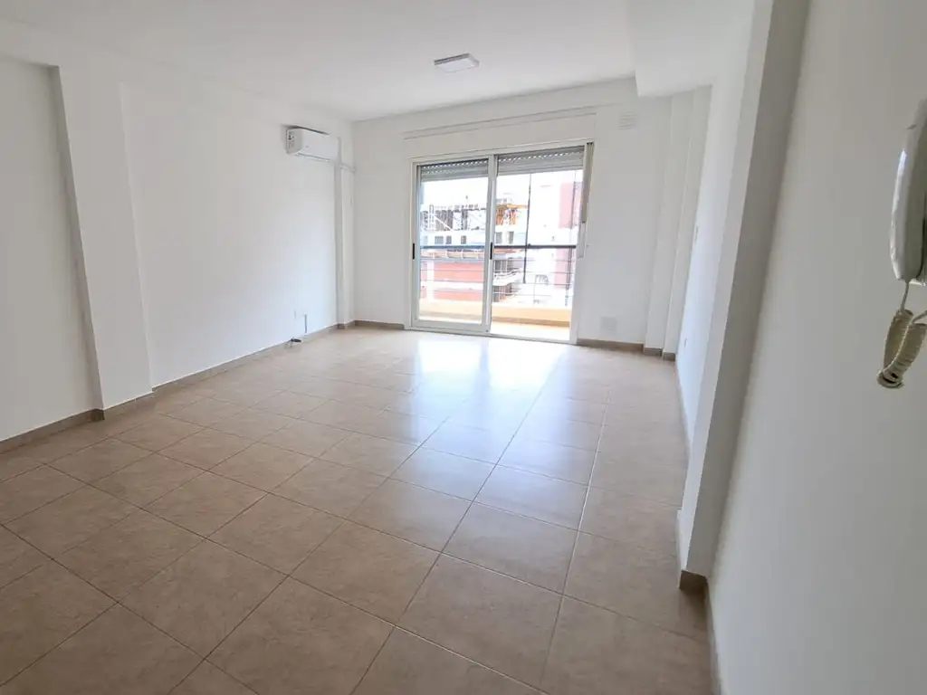 Monoambiente con balcón