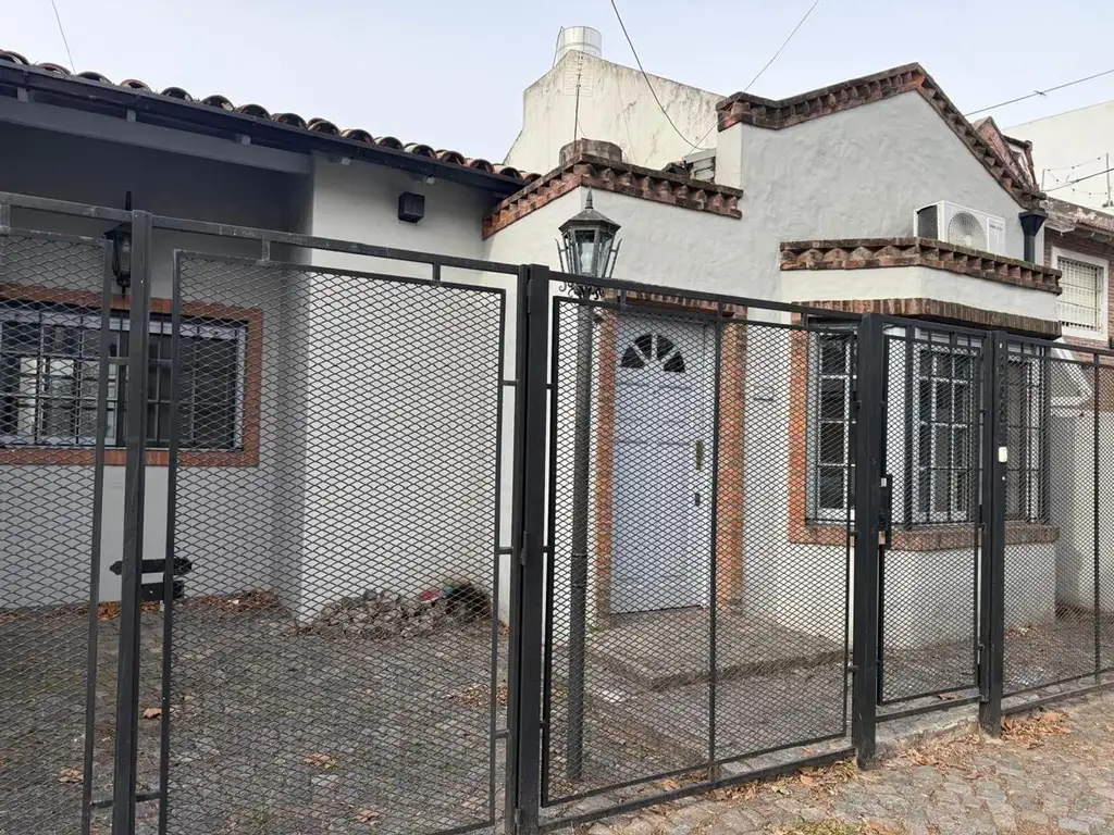 Chalet con jardín y pileta