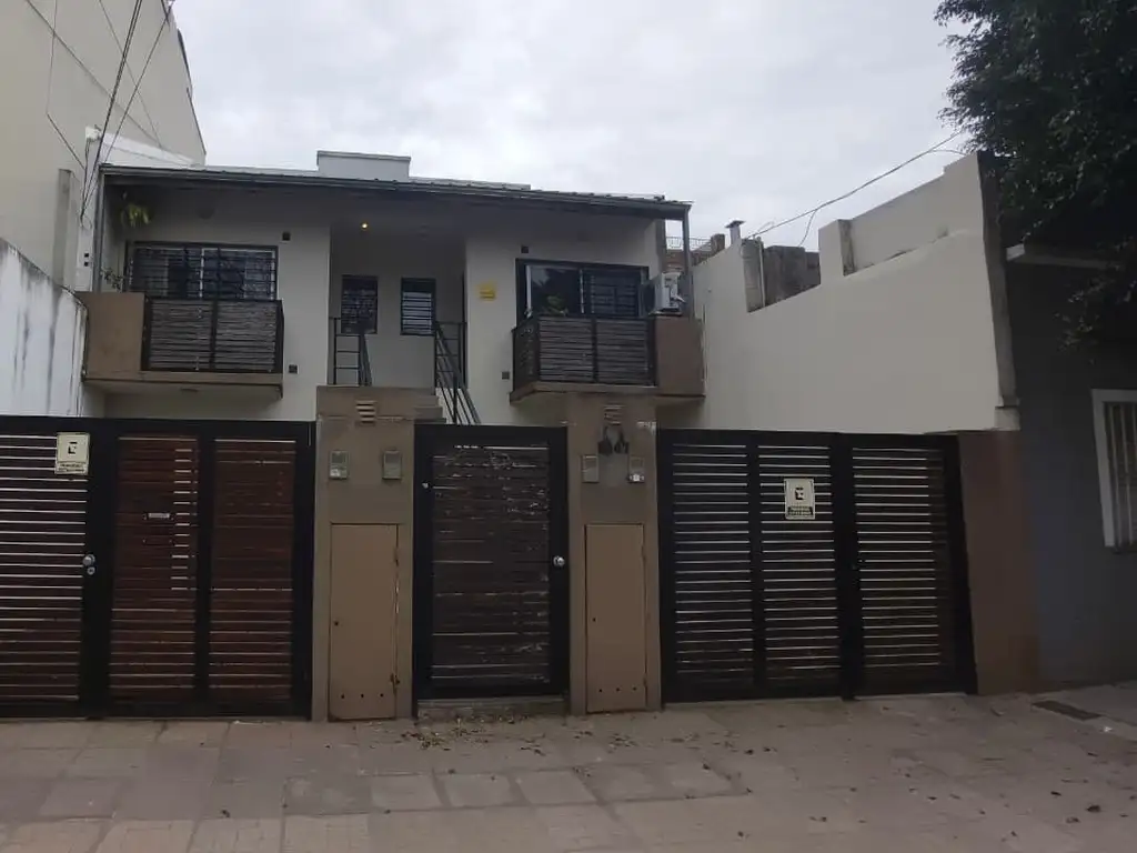Departamento con patio y cochera