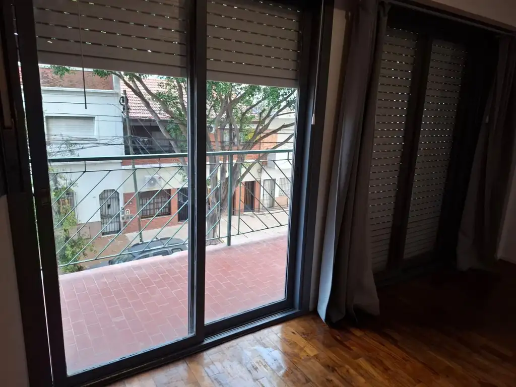 2 ambientes con balcón
