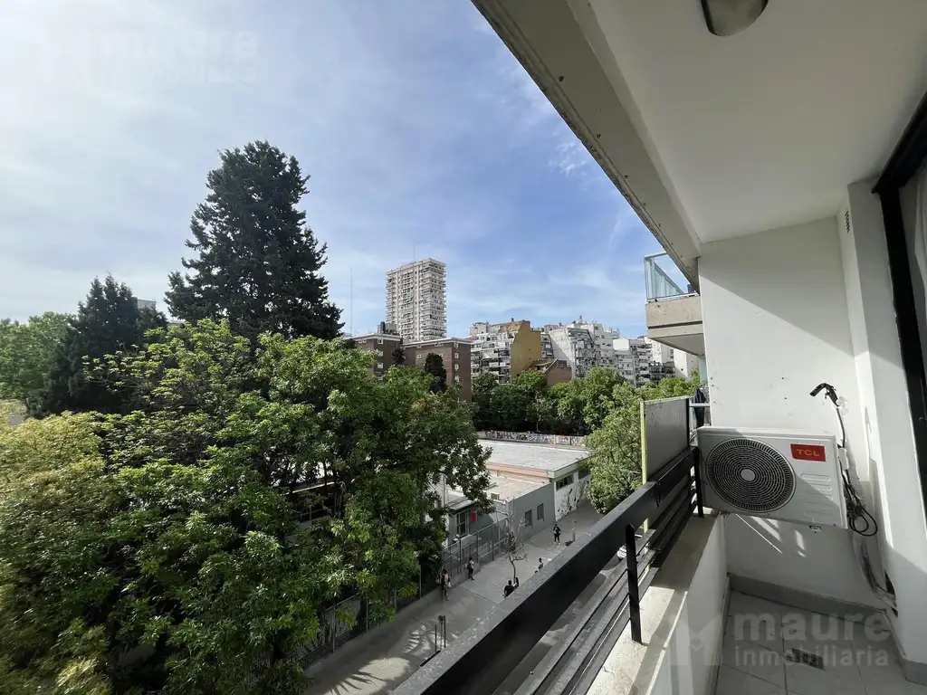 2 ambientes con balcón