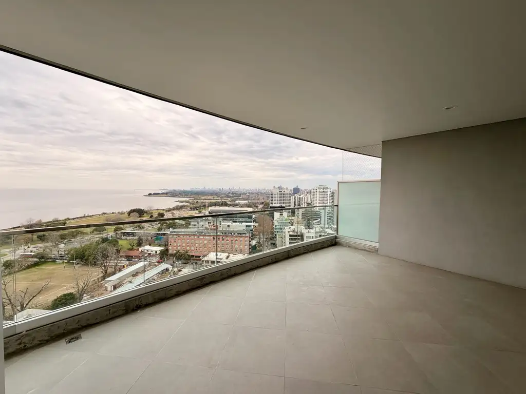 3-suite apartment with double balcony