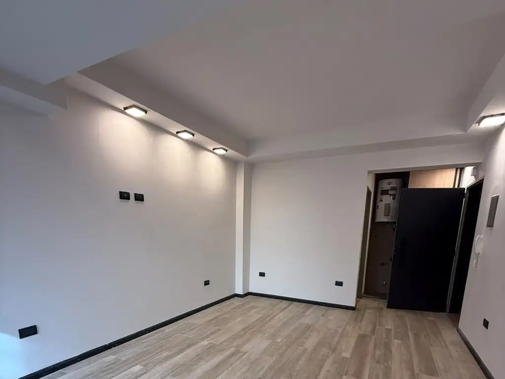 1 ambiente con balcón y terraza
