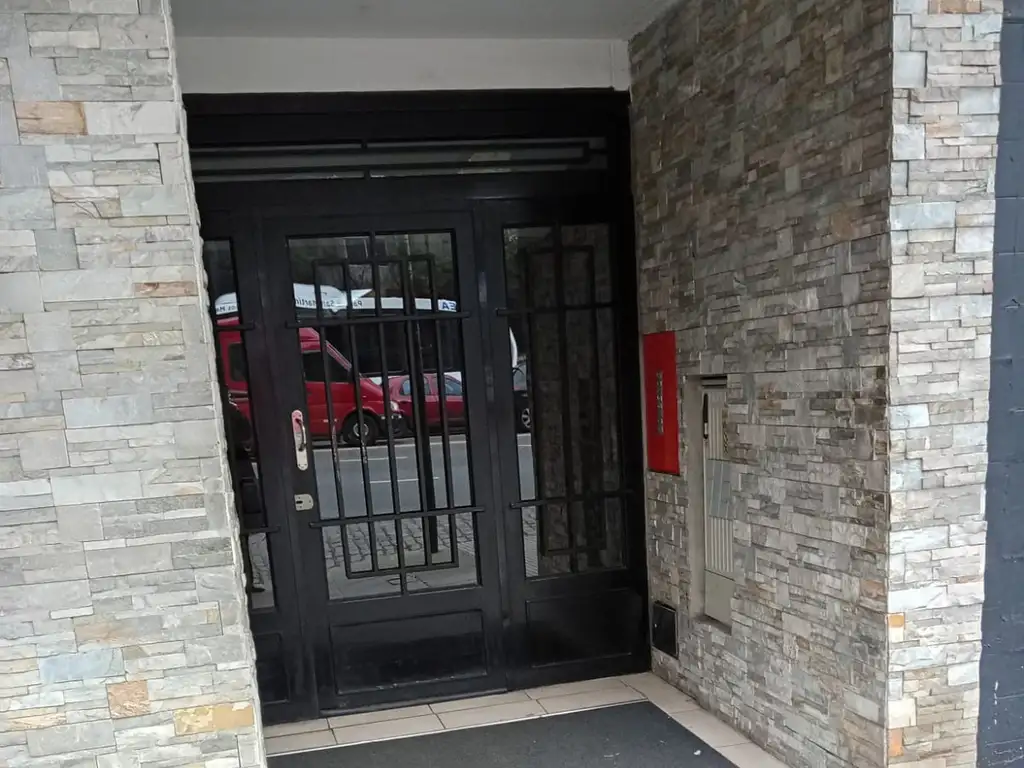 2 ambientes con balcón