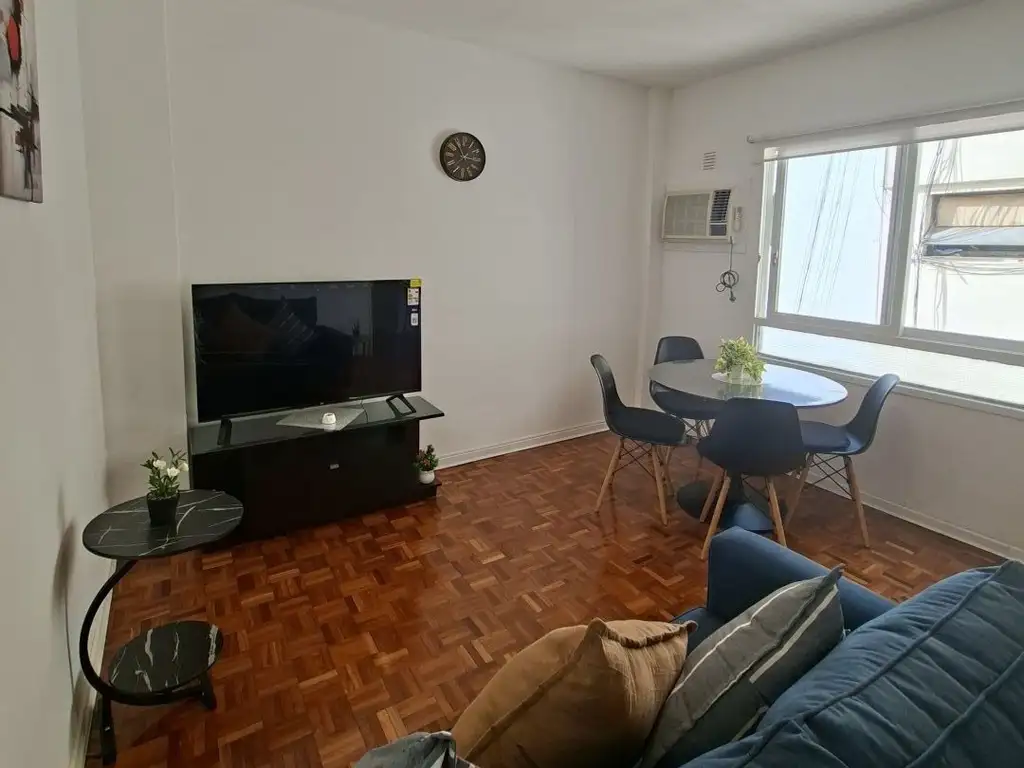 Quinto piso con balcón