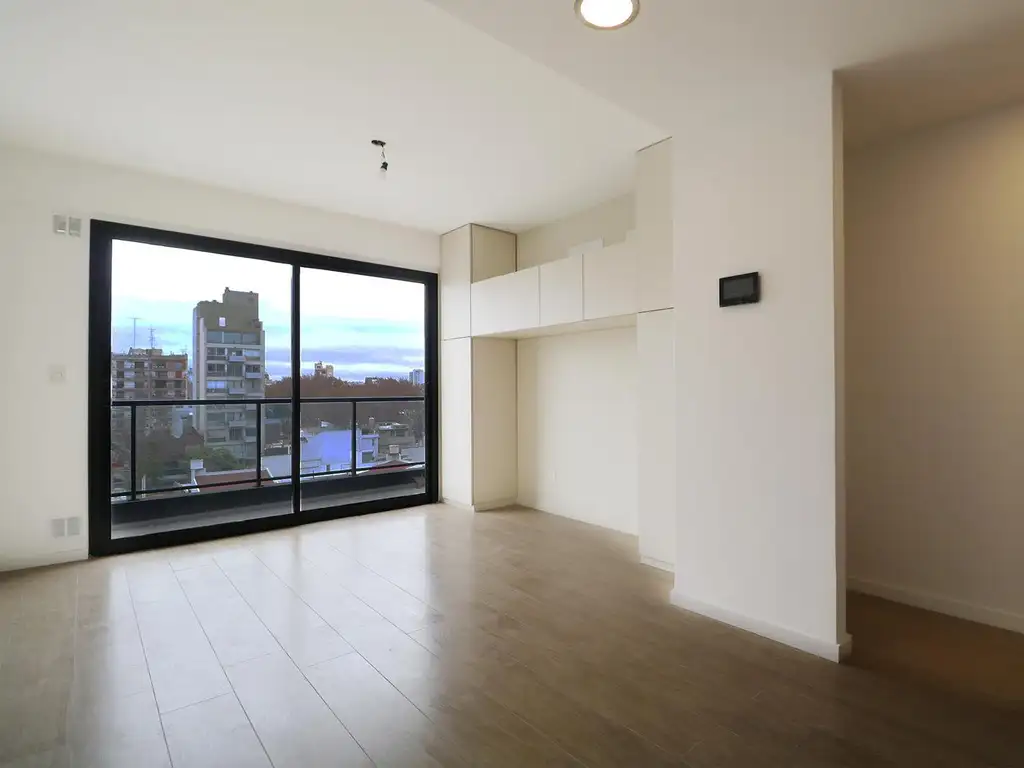 Estudio con balcón y piscina
