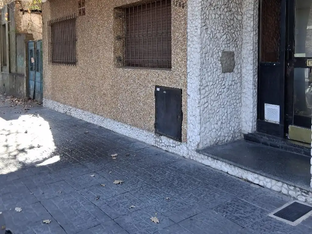 PB al frente con patio
