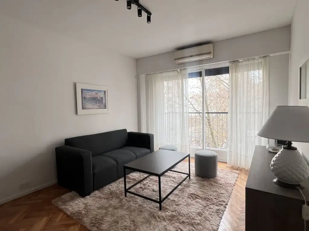 2 ambientes con balcón y aire