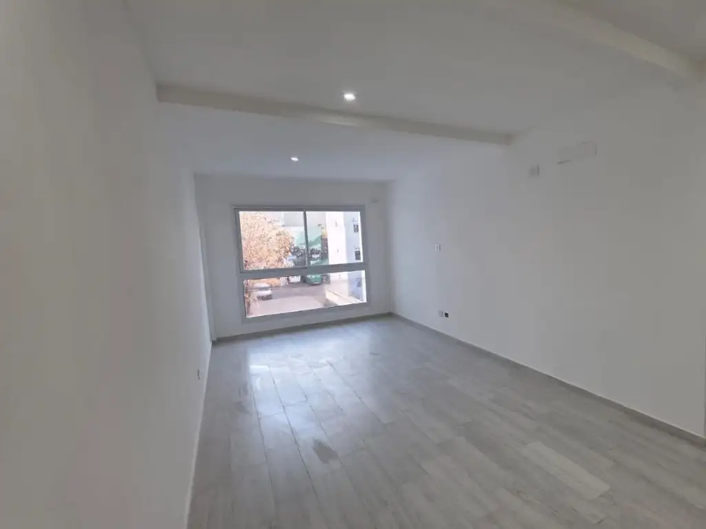 Front studio, electric kitchen