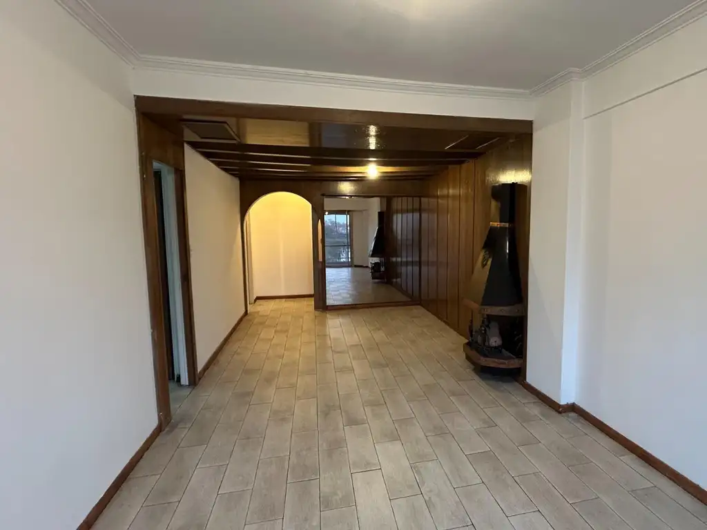 4 ambientes con balcón y cochera
