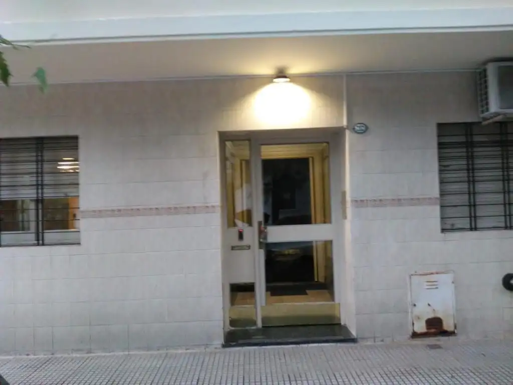 2 ambientes con balcón francés