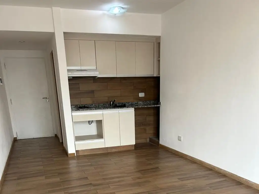 Monoambiente con balcón