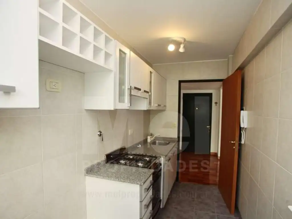2 комнаты с балконом и центральным A/C