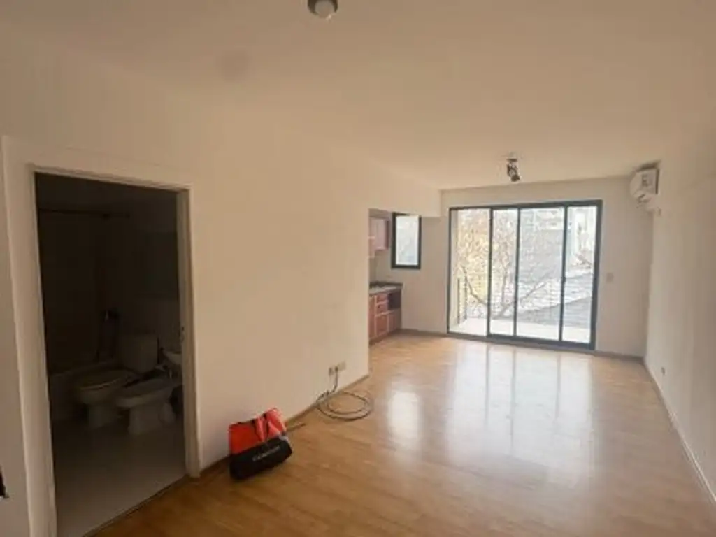 Monoambiente 3.º piso con balcón