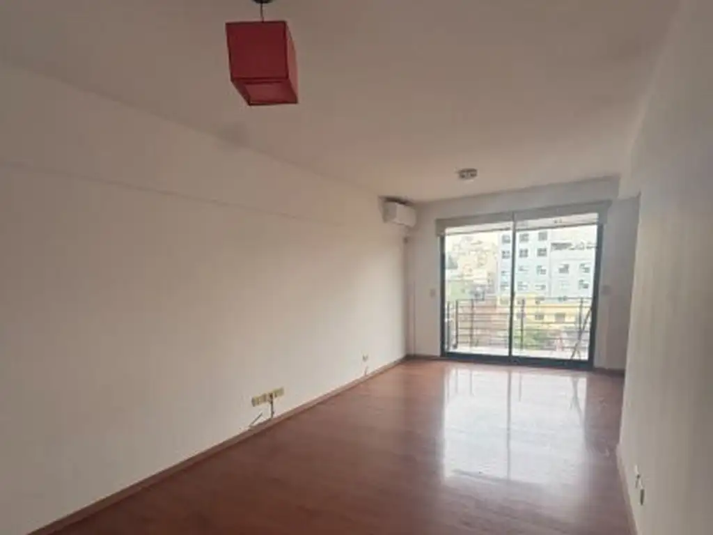 Monoambiente en Almagro con balcón