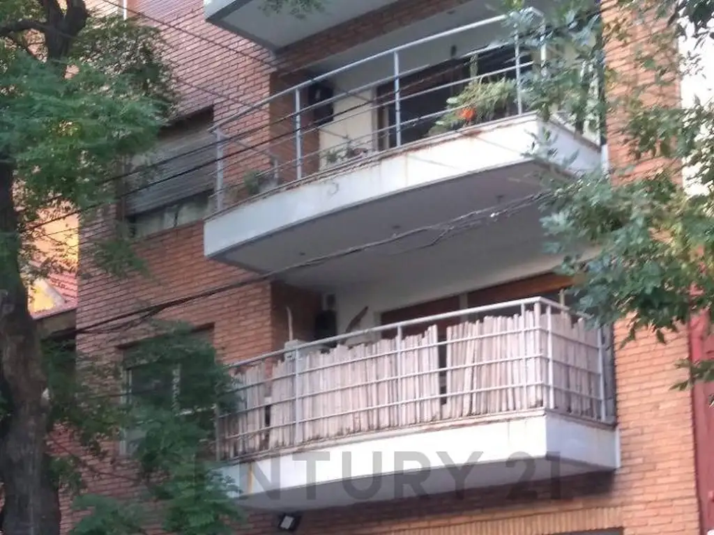6º piso con balcón aterrazado