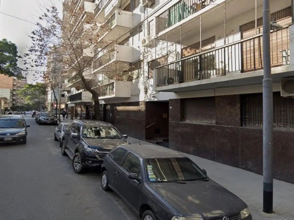 2-room apartment with parquet in Almagro