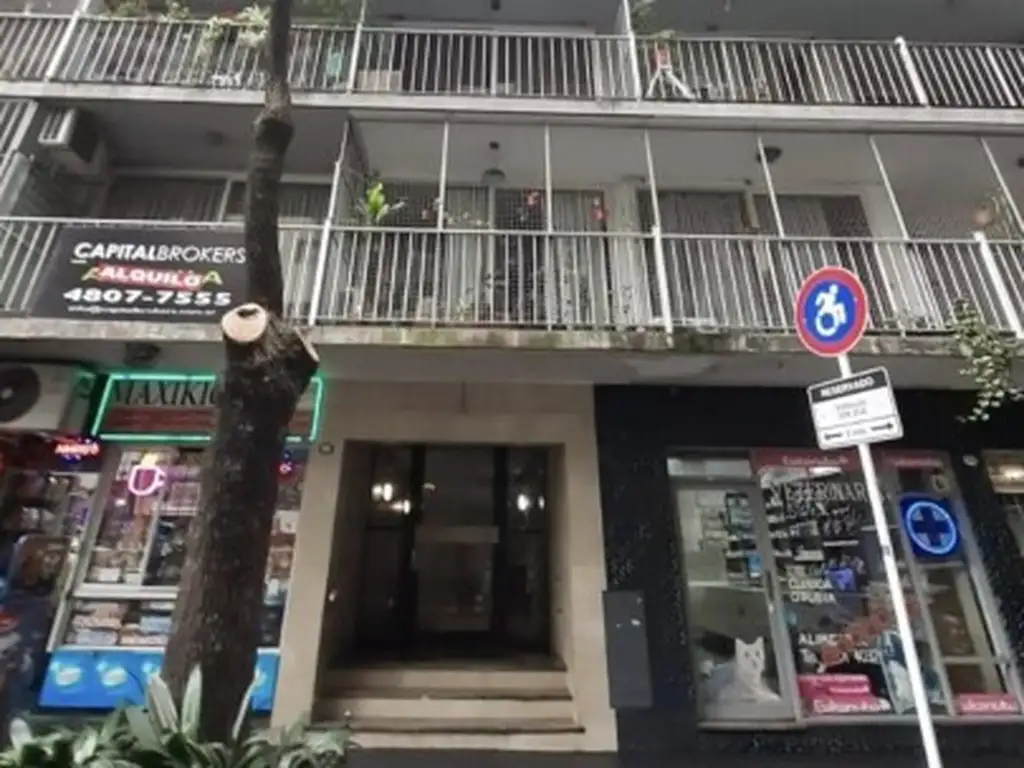 Monoambiente al frente con balcón