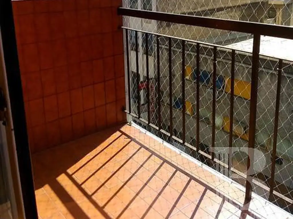 Piso 5 con balcón corrido