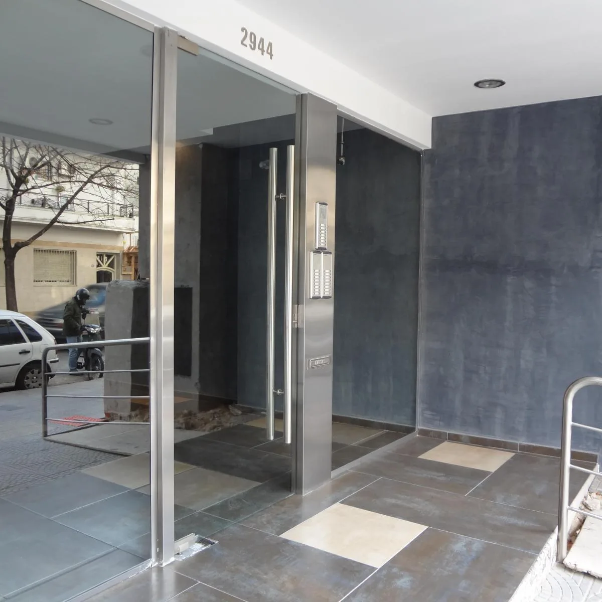 Квартира-студия с балконом в Flores