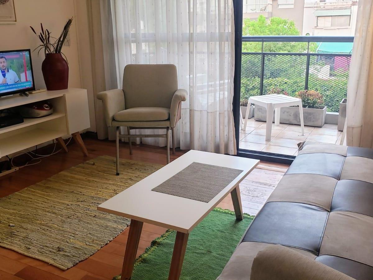 Двухкомнатная квартира с балконом и мебелью в Núñez