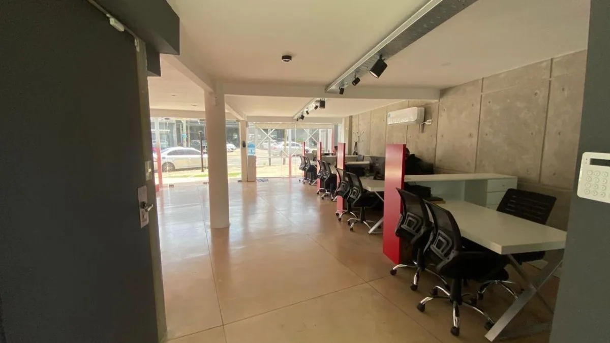 Conjunto corporativo sobre Libertador