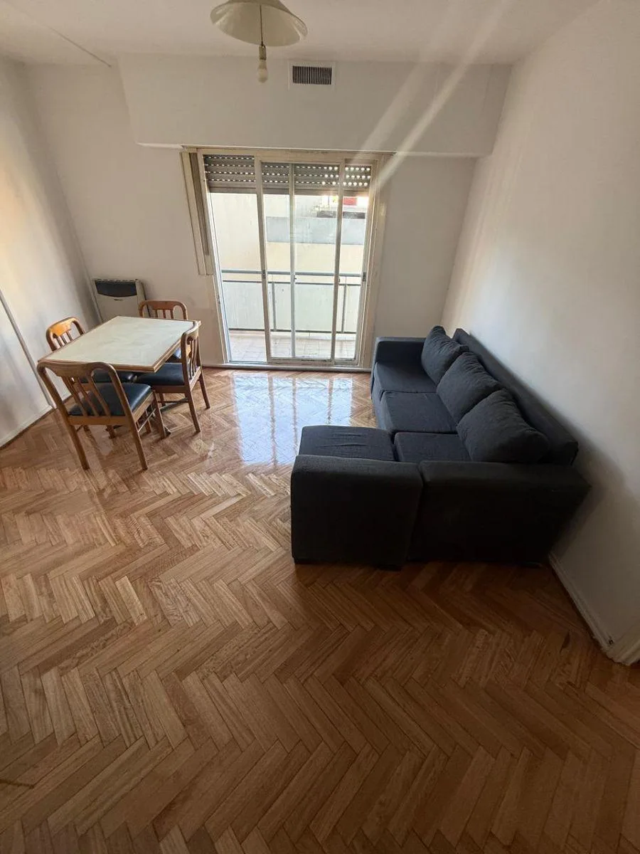 Furnished three-room apartment in Monserrat