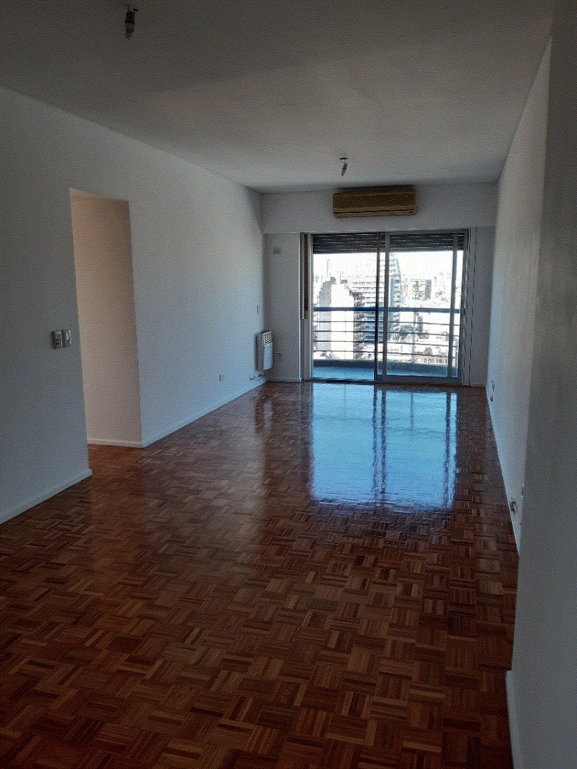 Departamento de 3 ambientes con balcón al frente en Villa Crespo