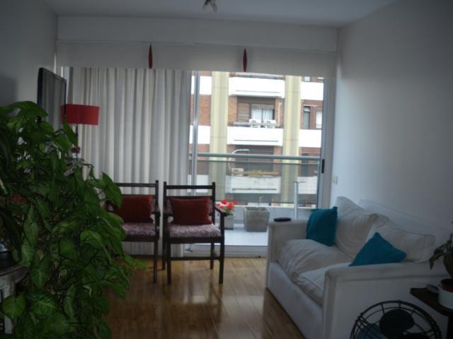 Apartamento de 2 dormitórios com vaga fixa em Núñez