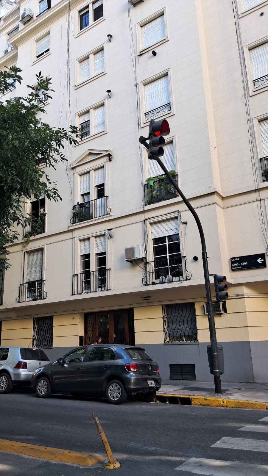 Three-room apartment with service room in Caballito