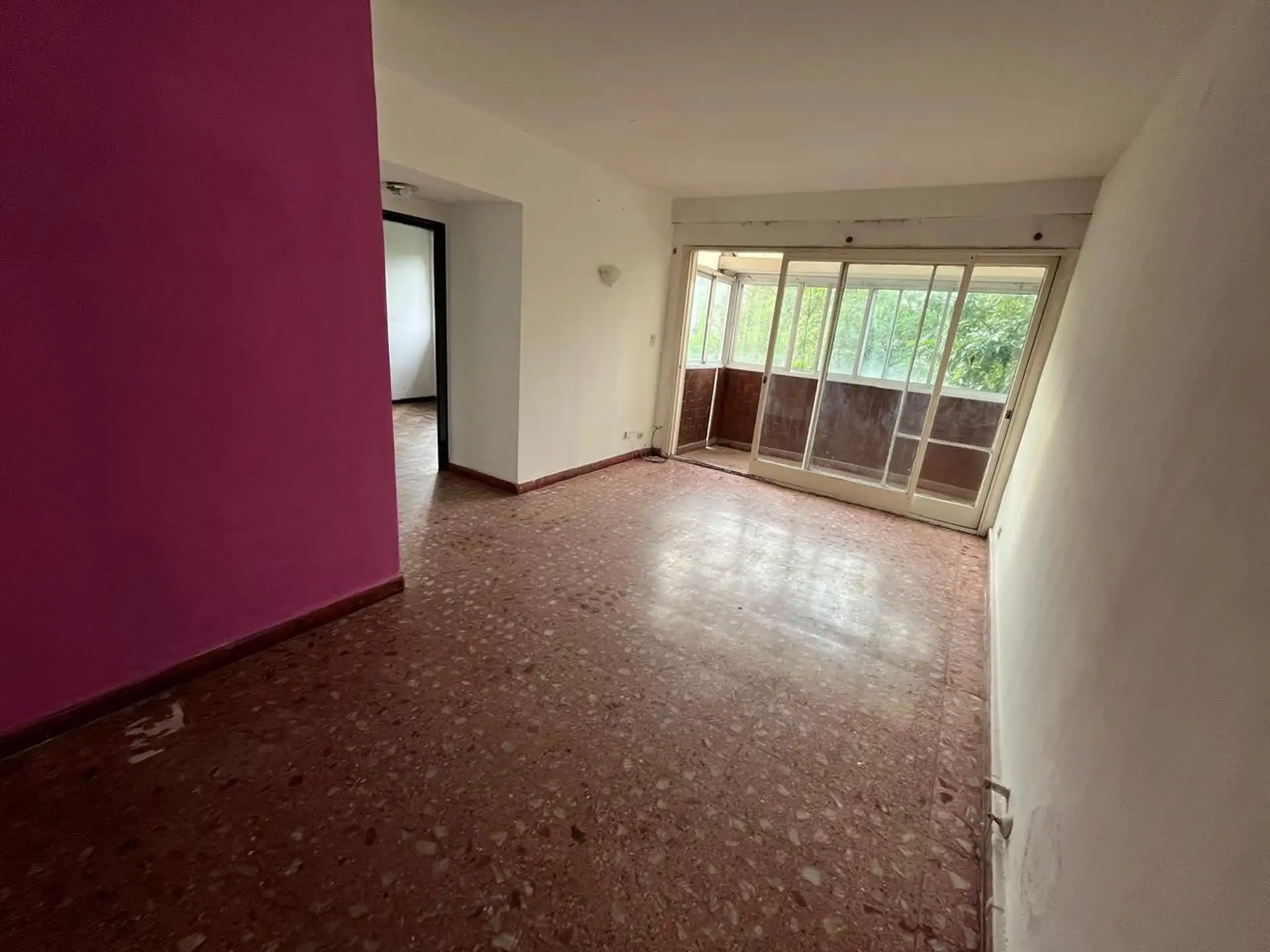 2 ambientes con balcón cerrado