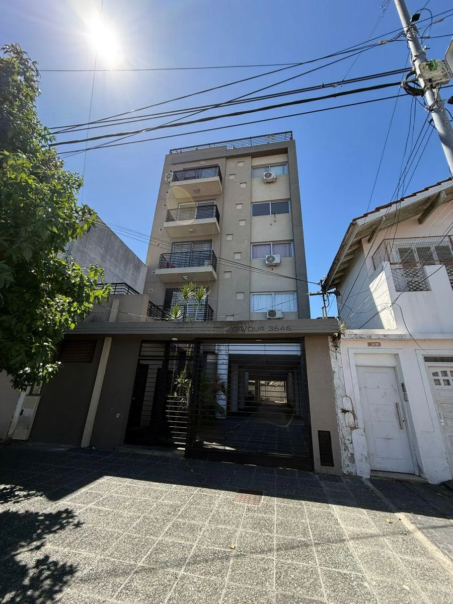 Departamento de 1 ambiente al contrafrente en Lanús con cochera