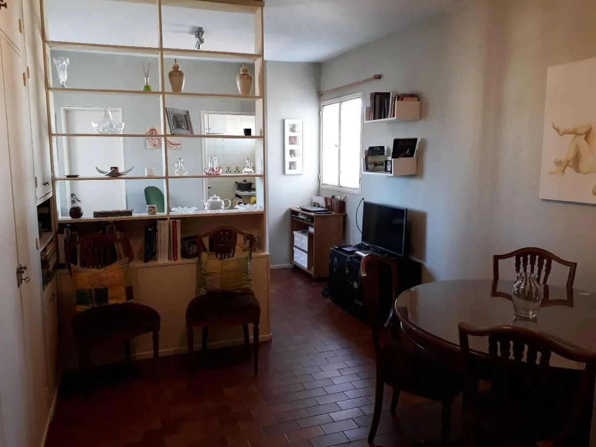 Divided studio apartment in Almagro