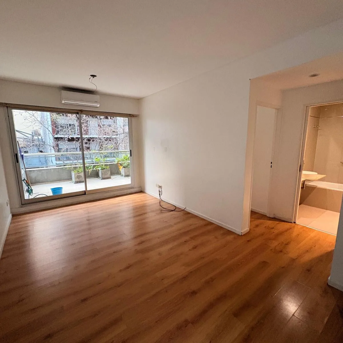 2-room apartment with balcony and amenities