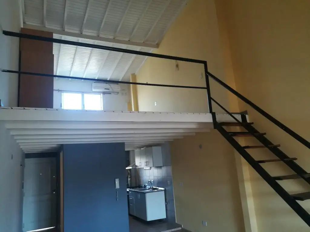 Loft dúplex con balcón y cochera