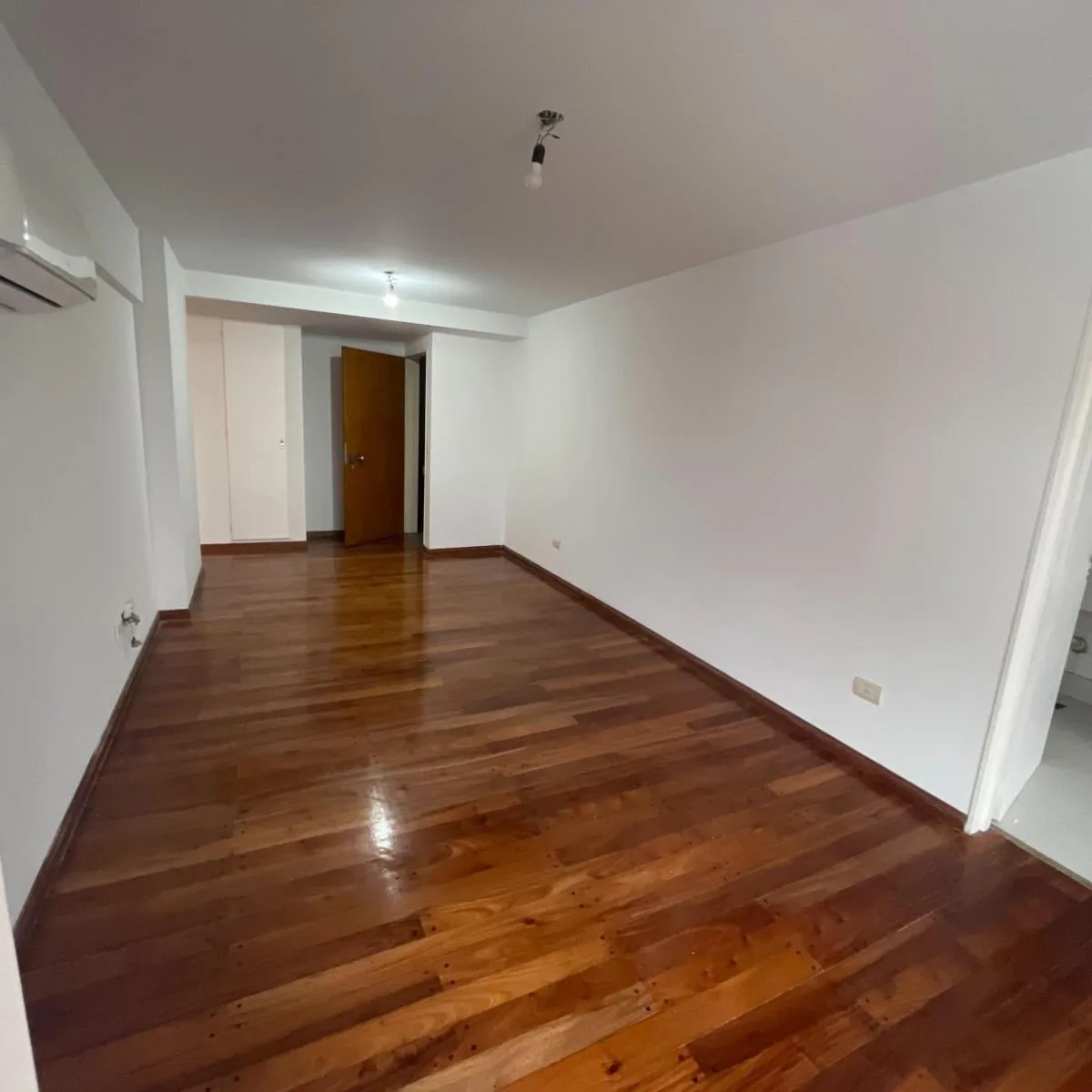 Departamento de 3 Amb. Av Centenario Al 1630. con Opción a Una Cochera Compartida