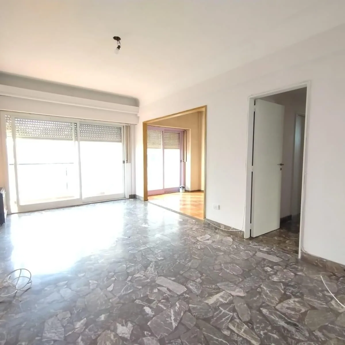 4 Ambientes Semipiso Al Frente con Balcon