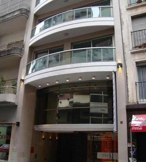 Semipiso de 3 ambientes con balcón en Retiro