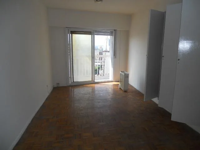 Kitnet com varanda em Avellaneda Centro