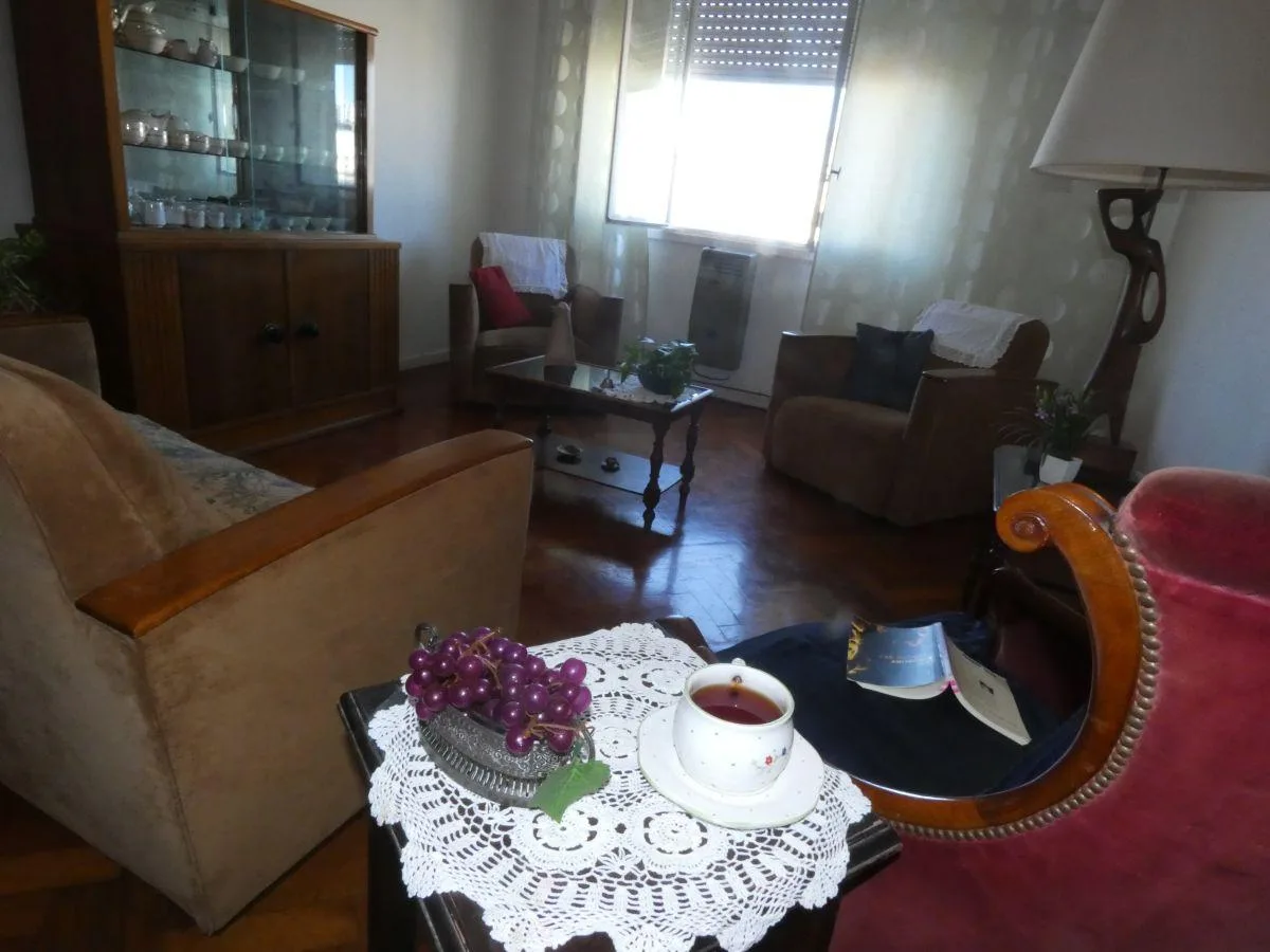 Furnished two-bedroom apartment in Monserrat