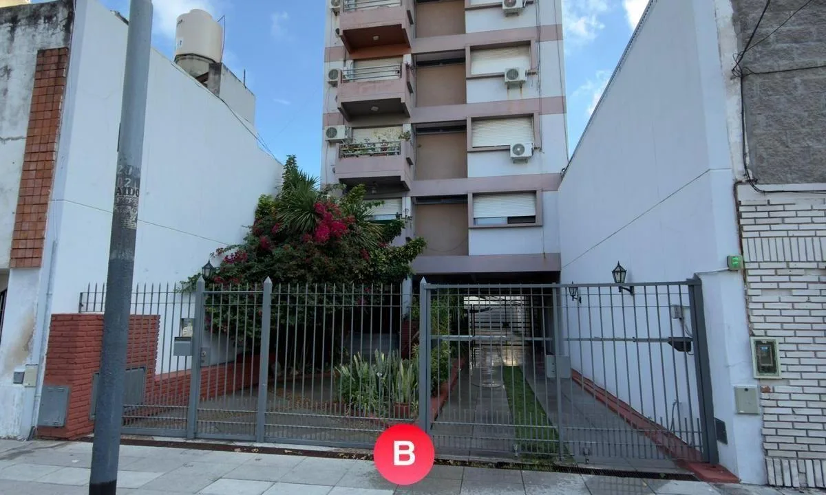 Полуэтажная квартира с 1 спальней и двумя внутренними двориками в Vélez Sarsfield