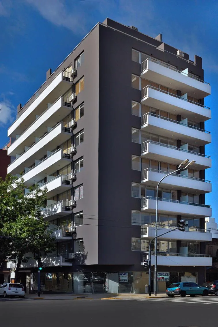 Studio apartment with balcony at the corner of Quirno and Av. Alberdi in Flores