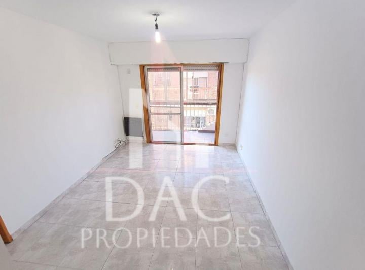 Departamento de 2 ambientes con cochera y balcón en San Fernando