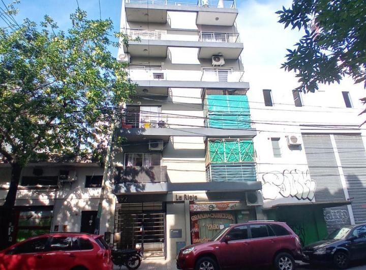 Monoambiente con balcón aterrazado en Balvanera