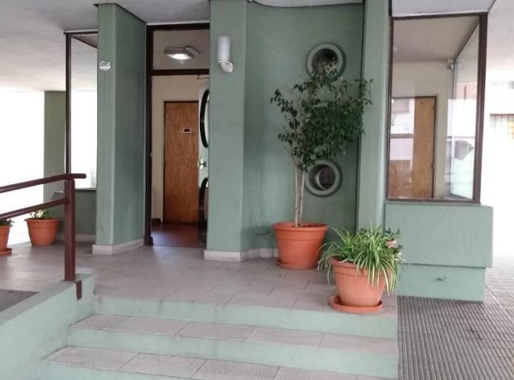 Kitnet mobiliada de 1 quarto em Morón