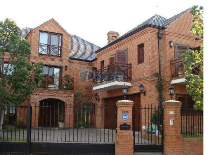 Five-bedroom house in Martínez